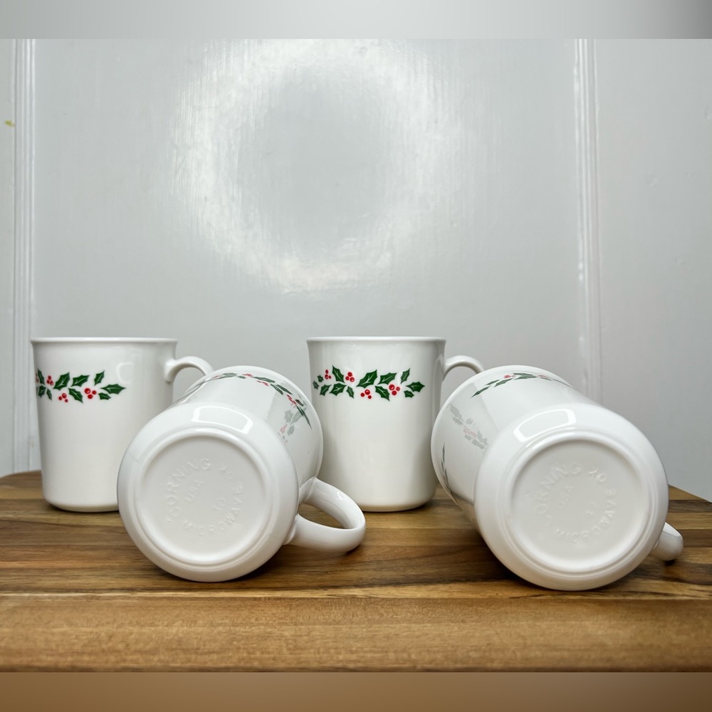 Vintage Corning Christmas Winter Holly Coffee Mugs Set of 4. - Picture 2 of 4